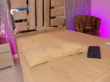 Julia_rivers  live sex cam