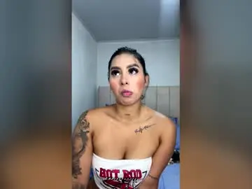 Miaveloura  live sex cam