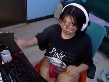 Ohmysqueak  live sex cam