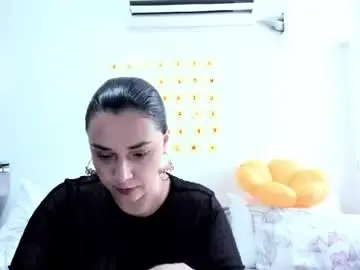 Suzygamingfairy  live sex cam