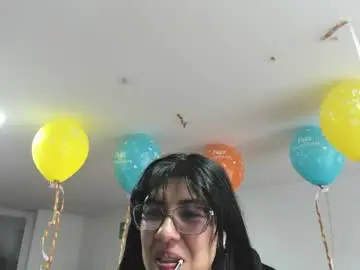 Aisha_latina  live sex cam