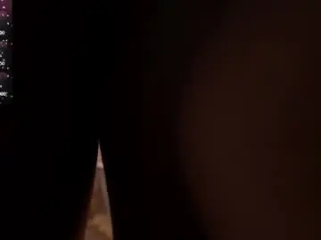 Blondiecharm  live sex cam