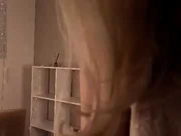 Blondiecharm  live sex cam