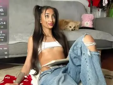 Evelynhais  live sex cam