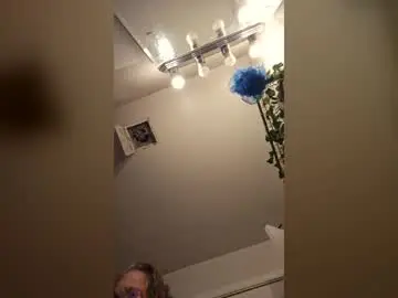 Lilmommabear89  live sex cam