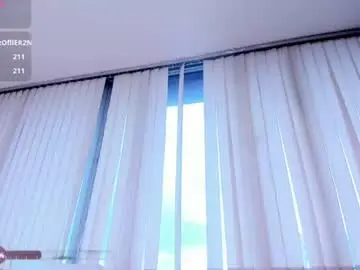 Bella_es  live sex cam