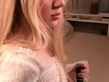 Icyhoneybite  live sex cam