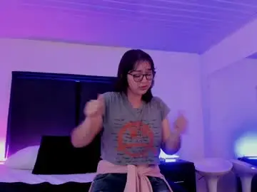 Lilithbluum  live sex cam