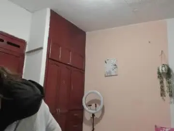 Pariss_gold  live sex cam