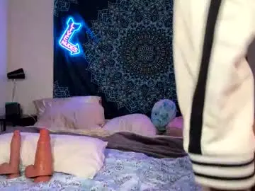 Petitegirluvsdick  live sex cam