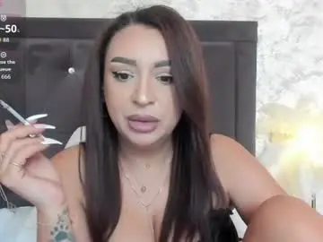 Raelledarkstar  live sex cam