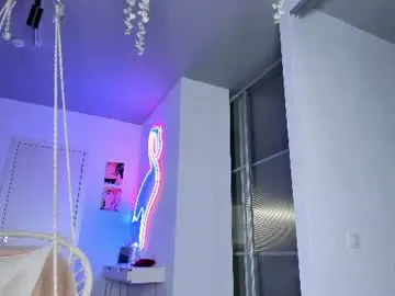 Innocentevee  live sex cam