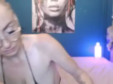 Nadinnnea  live sex cam