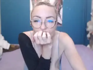 Nadinnnea  live sex cam