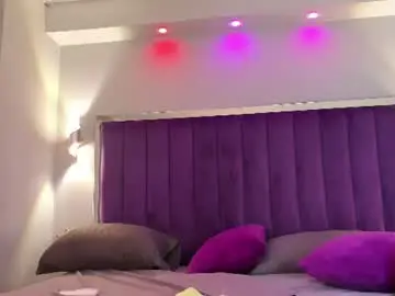 Venusgloss  live sex cam