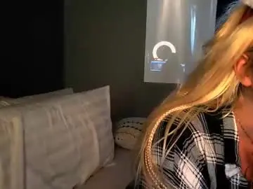 Blondedolltia  live sex cam