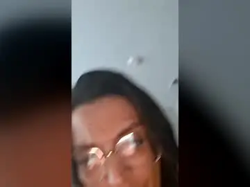 Bretania90  live sex cam
