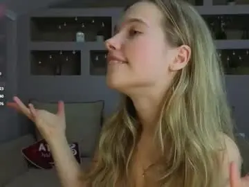 Lynntiny  live sex cam