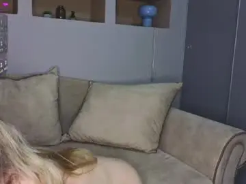 Lynntiny  live sex cam