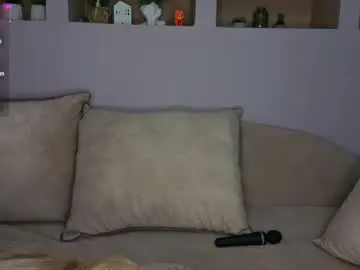 Lynntiny  live sex cam