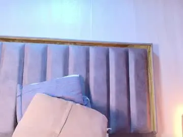Naia_x  live sex cam