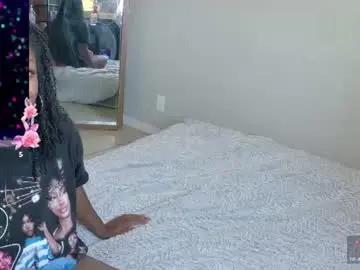 Phatjuicypeach  live sex cam