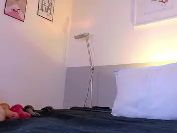 Cutepetitee  live sex cam