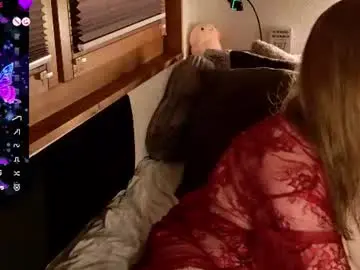 Hot_beautiful_milf  live sex cam