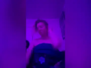 Honeybeedeitynz  live sex cam