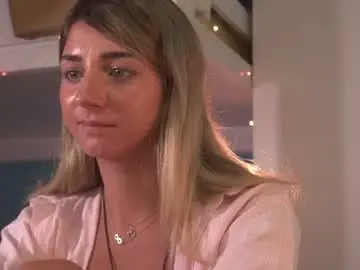 Milkeyes  live sex cam
