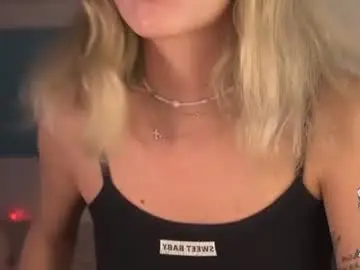 Milkeyes  live sex cam