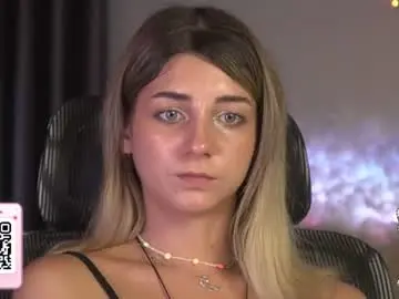 Milkeyes  live sex cam