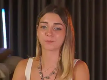 Milkeyes  live sex cam