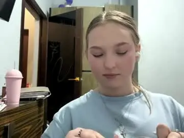 Priscillalucke  live sex cam