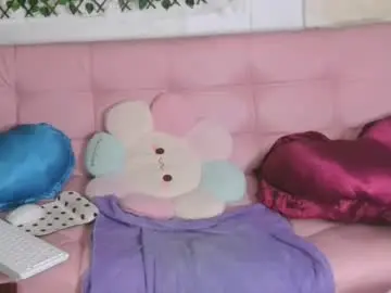 Manuhela18  live sex cam