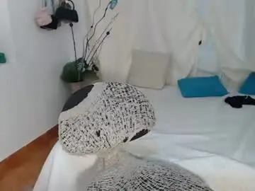 Charlotte2852  live sex cam