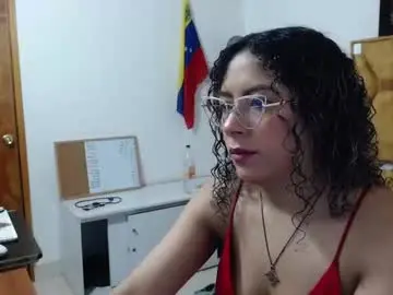 Aranzahot33  live sex cam