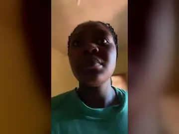 Caramelass020  live sex cam