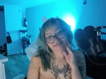 Deluxxxeblu  live sex cam