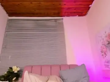Emily_burton18  live sex cam