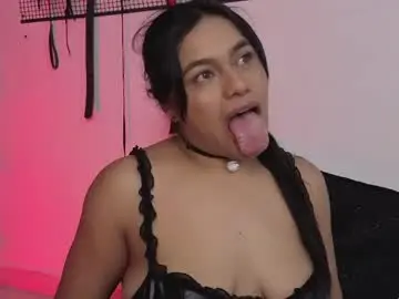 Issafoxx  live sex cam