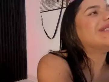Issafoxx  live sex cam