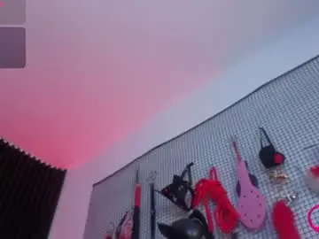 Issafoxx  live sex cam