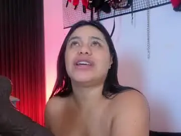 Issafoxx  live sex cam