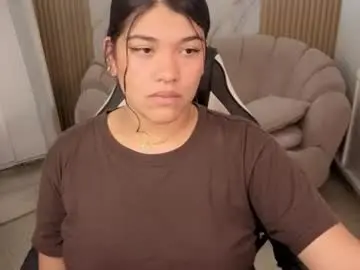 Lauris_b  live sex cam