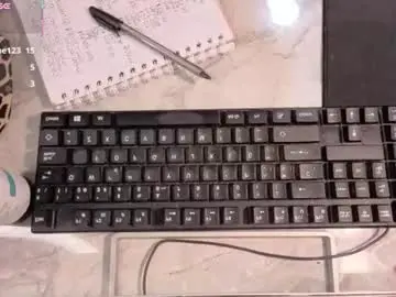 Lauris_b  live sex cam