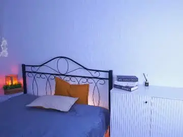 Mackenziemejias  live sex cam