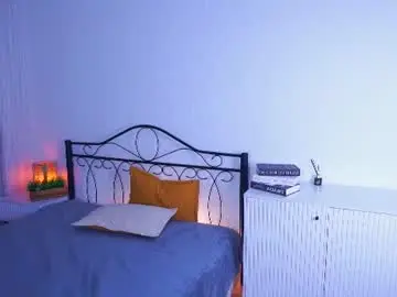 Mackenziemejias  live sex cam