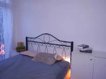 Mackenziemejias  live sex cam