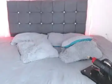 Selena_hotmilf  live sex cam